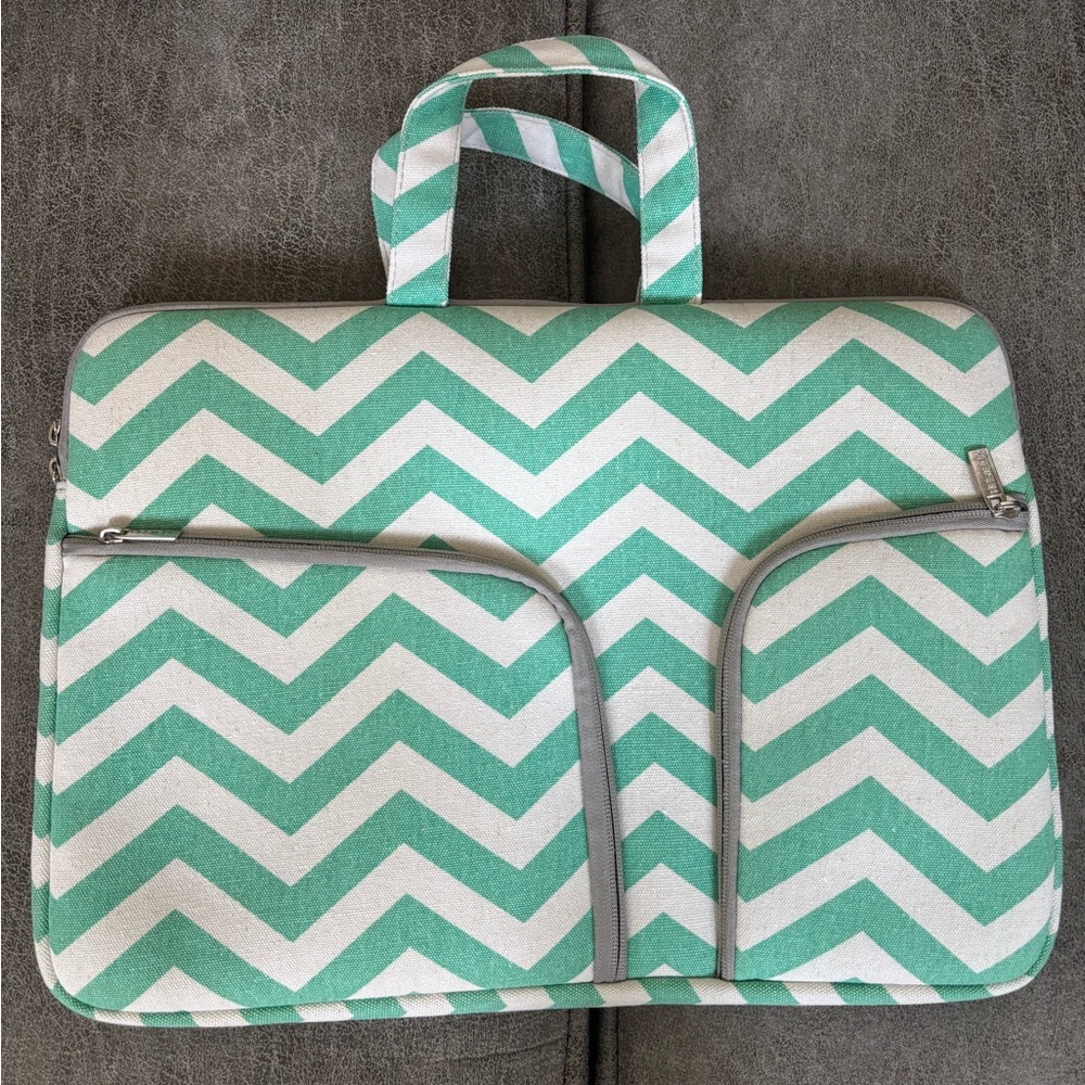 Computer Sleeve, Brand New, 15 inch, Multiple Pockets, Smoke free Home!